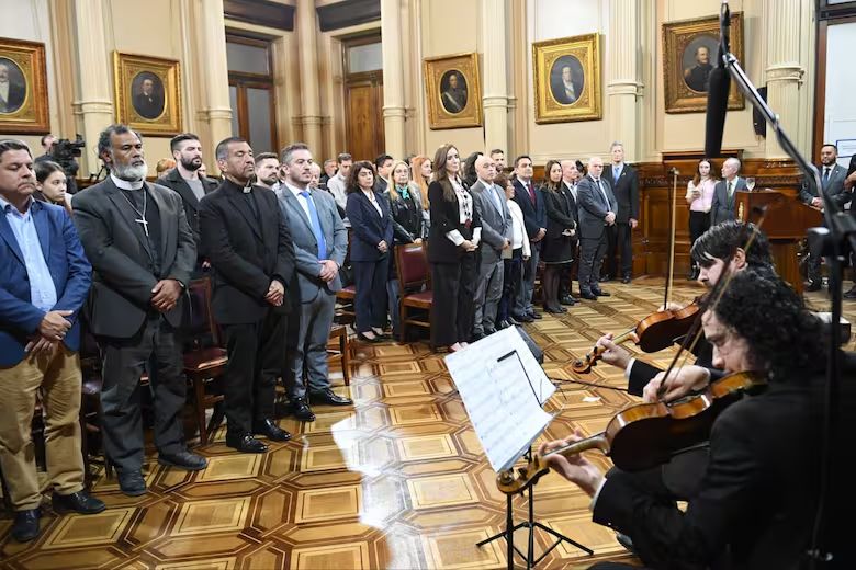 VVNoticiasX's tweet photo. Presentación del libro en honor al Papa Francisco: "Francisco en la historia: a un año de su muerte"
"Francisco fue, sin dudas, una de las figuras más influyentes de nuestro tiempo y el argentino de mayor proyección universal de nuestra historia contemporánea"
Victoria Villarruel https://t.co/qIJyS1sqMP