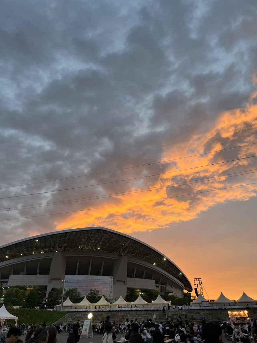 meodonya's tweet photo. ビバラロック
夕陽が綺麗🎸 https://t.co/bn7Bc9zvHw