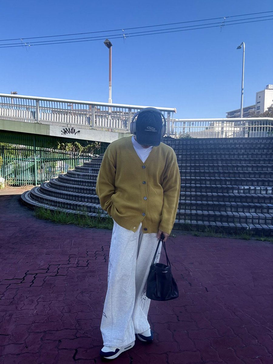 koooobf's tweet photo. GWは京都へぶらり。
このカーディガンの色味かわいすぎない？？？？ https://t.co/0aiXuPp5Mh