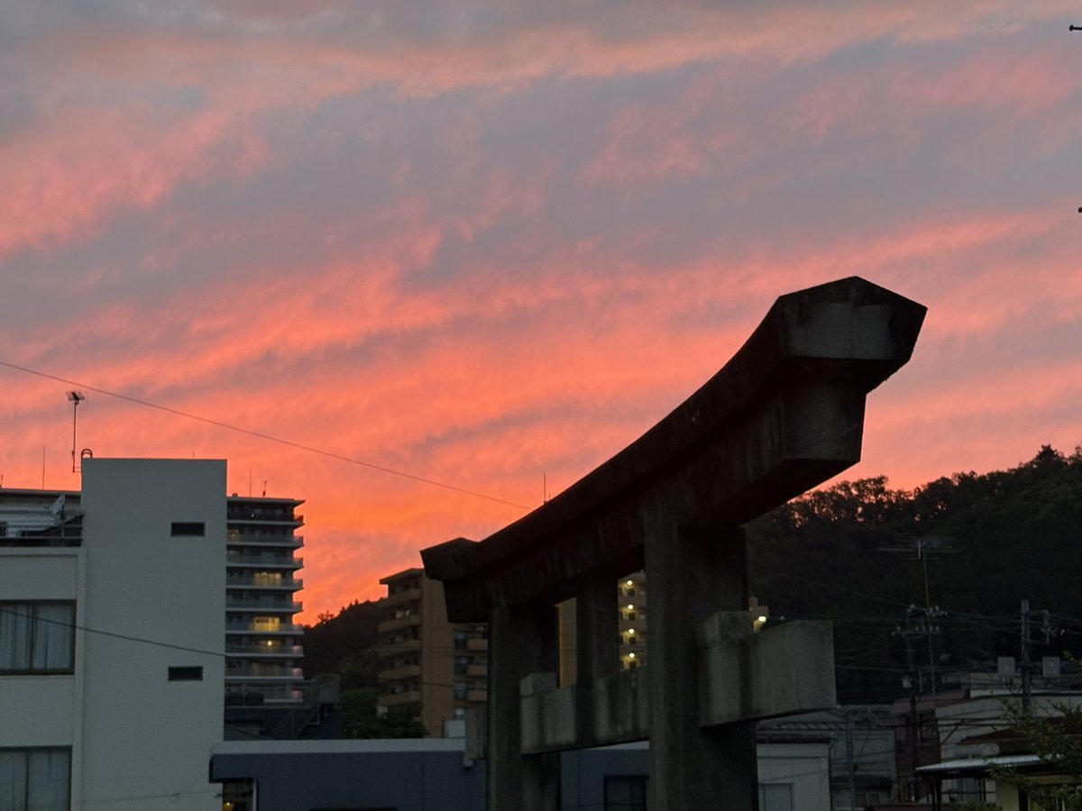 gentokan's tweet photo. お祭りが無事におわって
いつもの静寂の　#青梅　
夕焼けがきれいです

#ゴールデンウィーク 期間中
たくさんの方にご来館いただき
ありがとうございました‼️ https://t.co/FjSg5Y0g5t