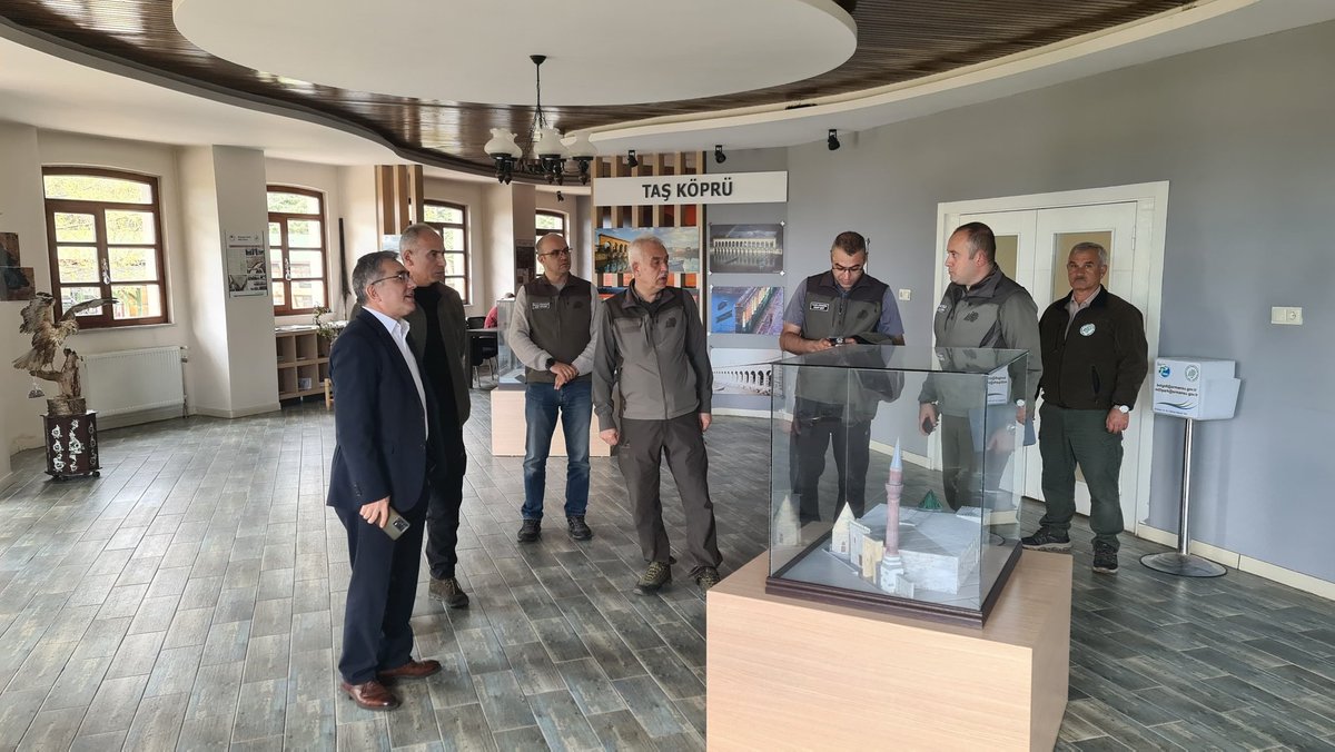 dkmp6blg's tweet photo. Türkiye’nin en büyük tatlı su hazinesi Beyşehir Gölü için tescil mesaisi! 🌊

6. ve 8. Bölge Müdürlerimiz, Beyşehir Gölü’nün “Ulusal Sulak Alan” tescil süreci kapsamında sahada teknik incelemelerde bulundu. 
Doğal mirasımızı korumak için sahadayız. 
#BeyşehirGölü #SulakAlan #DKMP https://t.co/0oN0CAwO8z