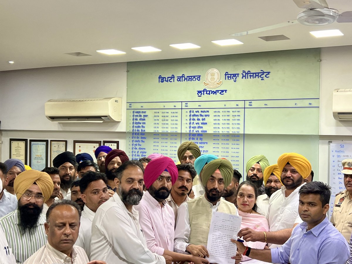 PritpalBaliawal's tweet photo. Submitted a memorandum to the Deputy Commissioner, Ludhiana regarding the serious issue of illegal mining, along with 25 Sarpanch’s and representatives from 50 villages of Halka Sahnewal.

We strongly urge the administration to take immediate and strict action to stop this and ensure accountability.

@BJP4India @BJP4Punjab 
#IllegalMining #Punjab #Sahnewal #Ludhiana #HalkaSahnewal