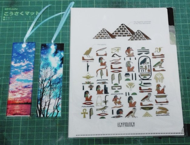 TearDro02572167's tweet photo. 池袋PARCOの #文具ばざーる でA5ポケットクリアファイルとしおりを買ってきた。こういうところで好みのものに出会えるのは嬉しいものだね。 https://t.co/FTzi15RD1R