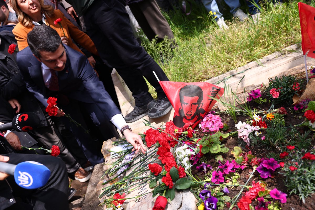 parlacankayaa's tweet photo. Deniz, Yusuf, Hüseyin 🥀

“Bir yangın ormanından püskürmüş genç fidanlardı…” https://t.co/Wtnn2l83Tn