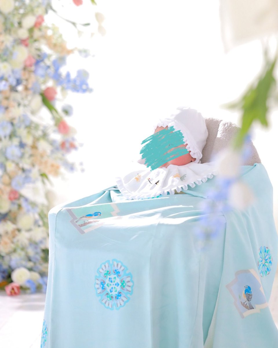 yuzen_kanahan's tweet photo. 3年間の不妊治療が身を結びやっとの思いで授かった我が子へ祝い着を染めました

そして先月、無事にお宮参りが終わりました👶

モチーフは息子と同じ名前の山に生息するルリビタキです
配色も優しい綺麗な色にまとめました
これからの未来が明るく美しい世界でありますように🙏 https://t.co/DjhHZfHs3p