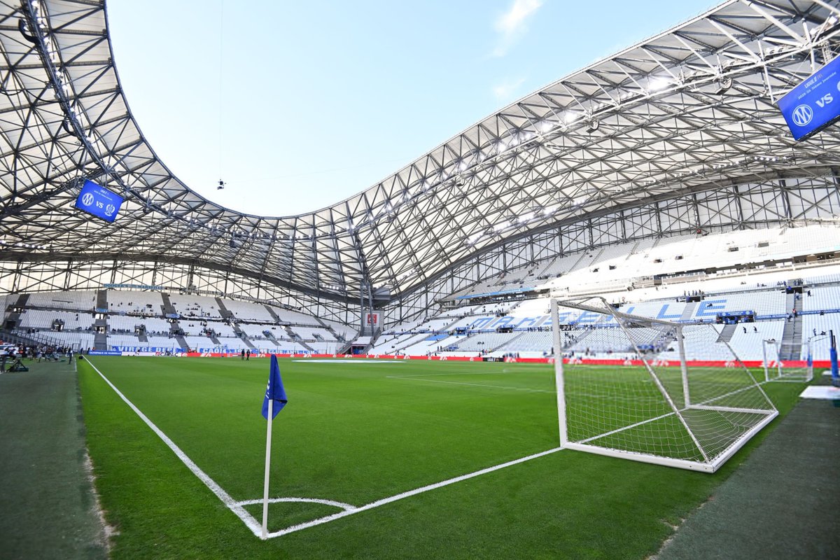 ActuL1_'s tweet photo. 🚨🚨 𝗦𝗧𝗔𝗗𝗘 𝗠𝗢𝗥𝗧 𝗔𝗨 𝗩𝗘́𝗟𝗢𝗗𝗥𝗢𝗠𝗘 ! ☠️🩵🤍

Face aux résultats catastrophiques de l'OM, 𝗹𝗲𝘀 𝗴𝗿𝗼𝘂𝗽𝗲𝘀 𝗱𝗲 𝘀𝘂𝗽𝗽𝗼𝗿𝘁𝗲𝗿𝘀 𝗼𝗻𝘁 𝗮𝗰𝘁𝗲́ 𝘂𝗻𝗲 𝗴𝗿𝗲̀𝘃𝗲 𝘁𝗼𝘁𝗮𝗹𝗲 pour la fin de saison.

𝗔𝘂𝗰𝘂𝗻 𝗱𝗲́𝗽𝗹𝗮𝗰𝗲𝗺𝗲𝗻𝘁 𝗮𝘂 𝗛𝗮𝘃𝗿𝗲 𝗻'𝗲𝘀𝘁 𝗽𝗿𝗲́𝘃𝘂 𝗲𝘁 𝘂𝗻 𝘀𝗶𝗹𝗲𝗻𝗰𝗲 𝗮𝗯𝘀𝗼𝗹𝘂, 𝘀𝗮𝗻𝘀 𝗯𝗮̂𝗰𝗵𝗲𝘀 𝗻𝗶 𝗮𝗻𝗶𝗺𝗮𝘁𝗶𝗼𝗻𝘀, sera observé lors 𝗱𝘂 𝗱𝗲𝗿𝗻𝗶𝗲𝗿 𝗺𝗮𝘁𝗰𝗵 𝗮̀ 𝗱𝗼𝗺𝗶𝗰𝗶𝗹𝗲 𝗰𝗼𝗻𝘁𝗿𝗲 𝗥𝗲𝗻𝗻𝗲𝘀 pour sanctionner le naufrage des joueurs.

(@Santi_J_FM)