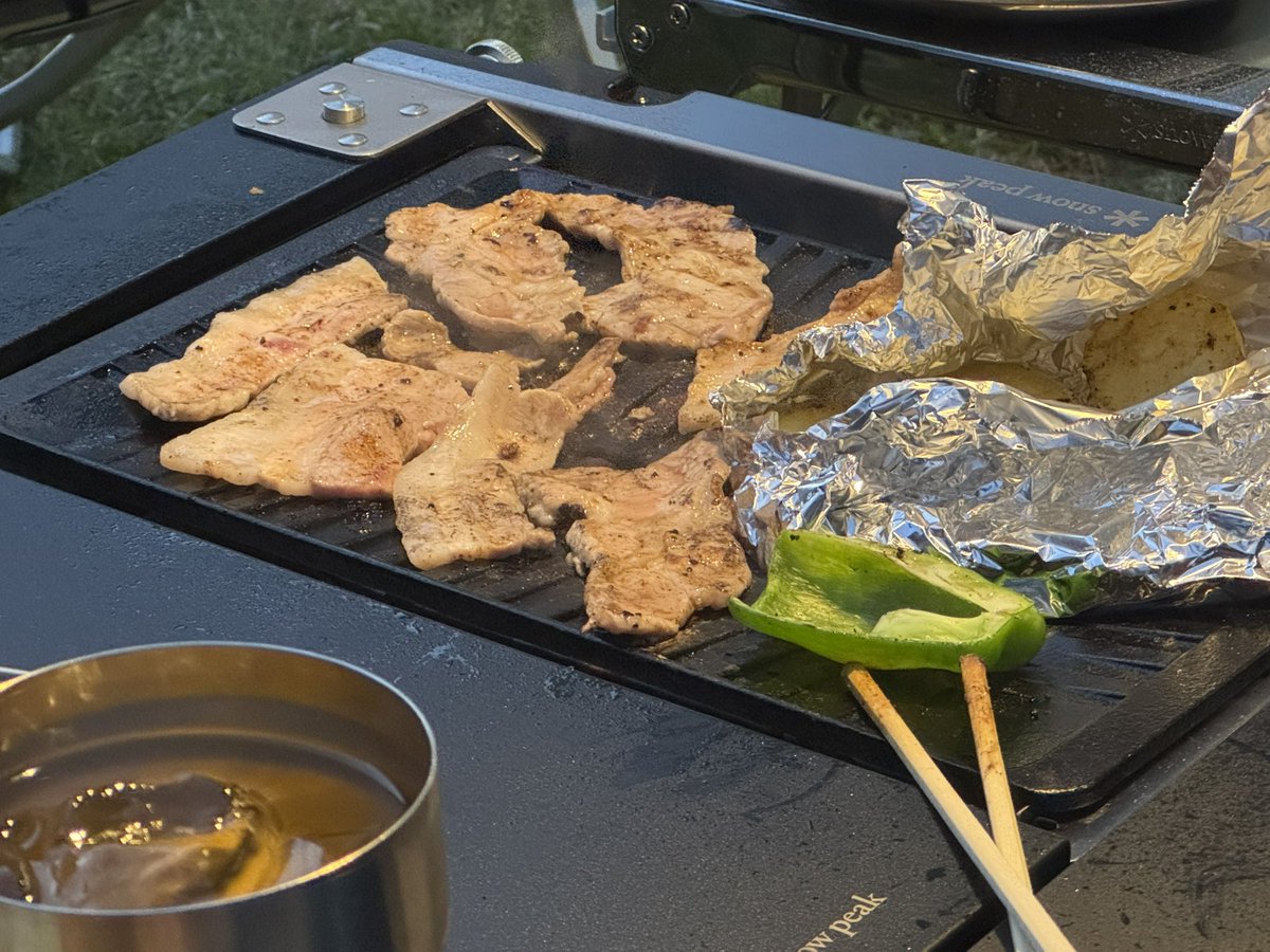GW最終日、BBQ。
肉を焼きながら「明日から定植か…」と思いました。
焼き加減より、気持ちの切り替えが難しいです。