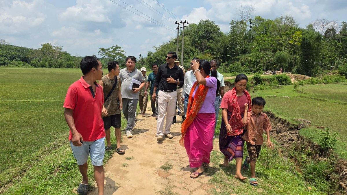 DM_Dhalai's tweet photo. DM &amp; Collector visited Banpuibul Halam Para, Bagmara VC (Ambassa Sub-division); inspected road &amp; culvert works with SE/EE RD, Ambassa, and reviewed water tanks for iron removal to ensure safe drinking water. https://t.co/k3C150vnwe