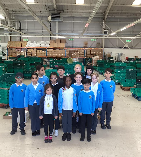 GaskellPrimary's tweet photo. Bright Leaders went down to Urban Outreach to see all the hard work they do! @GaskellPshe https://t.co/Rlcg1aZaZA
