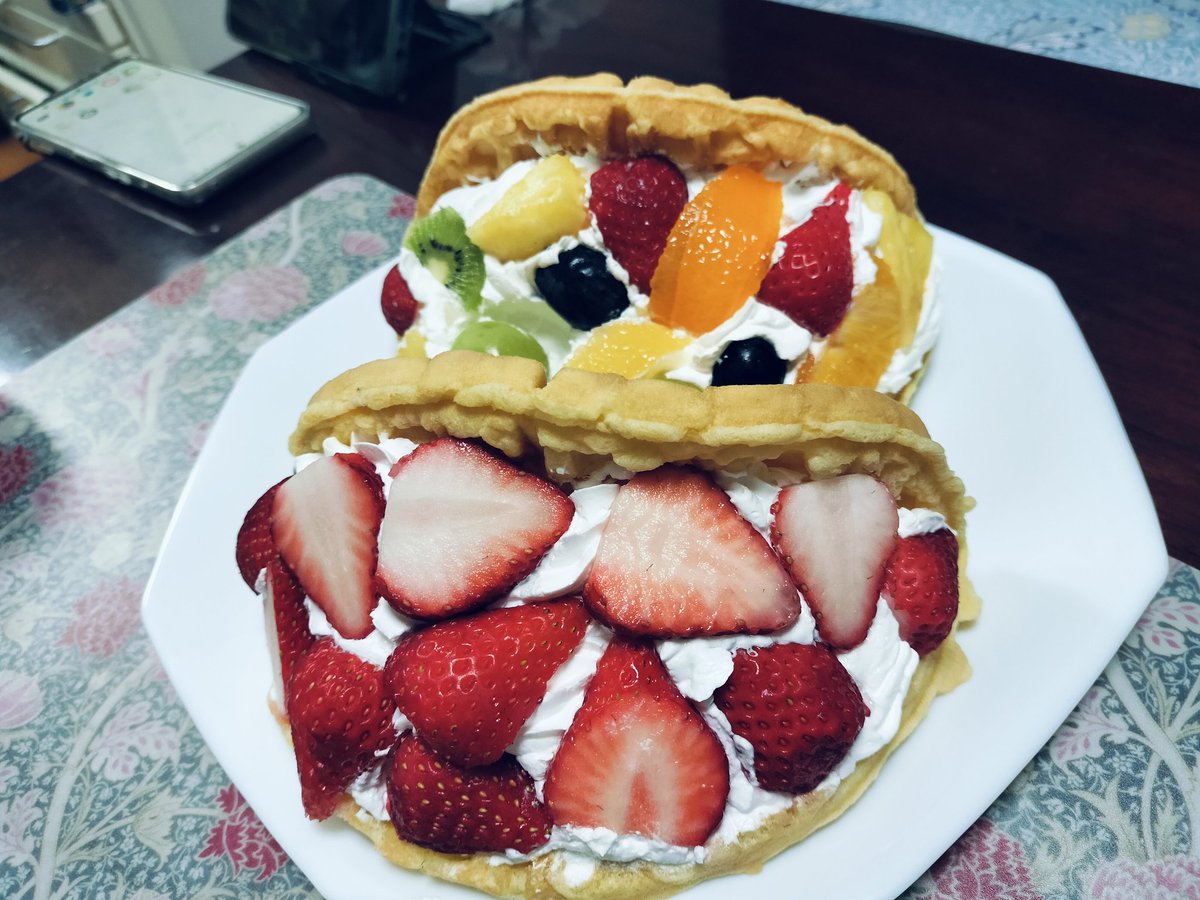 clock4260's tweet photo. GWで食べたものたち、明日から節制 https://t.co/j5ROJoZVJ3