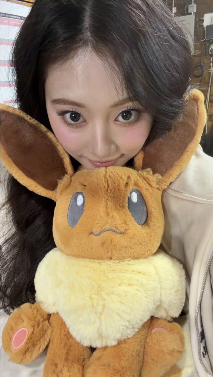 Who’s more cute? Tzuyu or Eevie?? BOTH 👯‍♀️