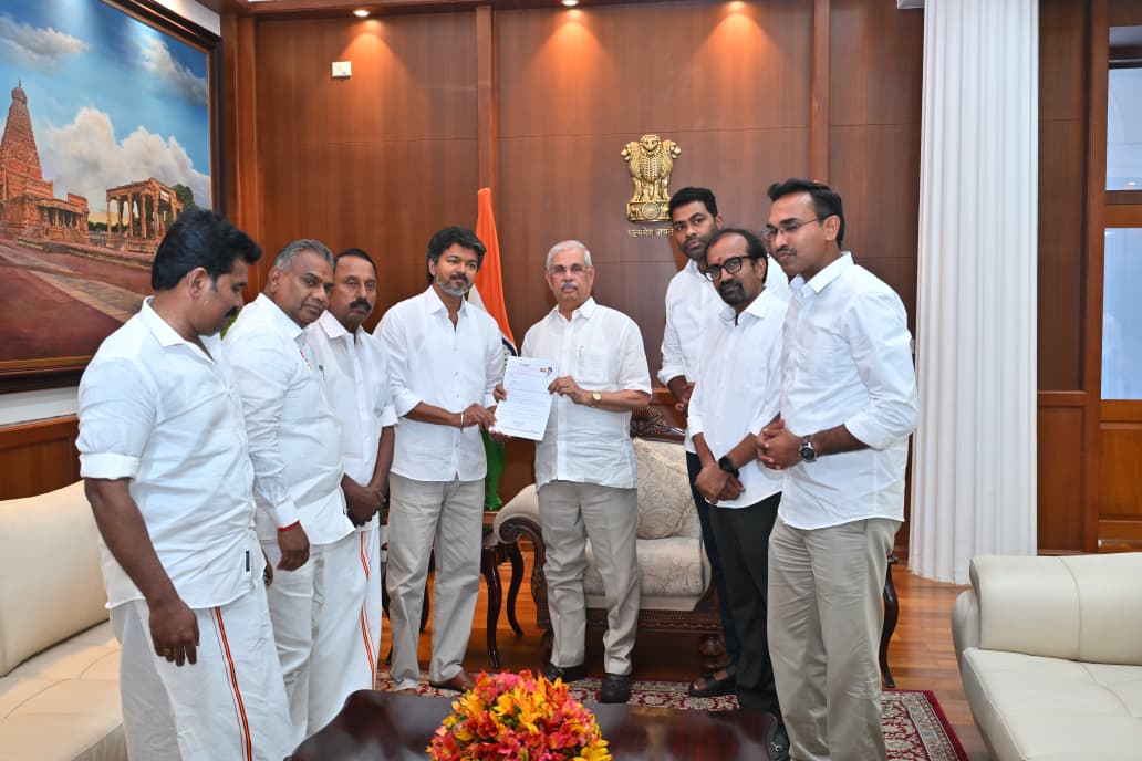 the_hindu's tweet photo. JUST IN | Tamilaga Vettri Kazhagam President C. Joseph Vijay arrived at Lok Bhavan in Chennai to meet Tamil Nadu Governor Rajendra Vishwanath Arlekar and stake claim to form the government.

- reports @nscwrites https://t.co/aD2psACL9Z