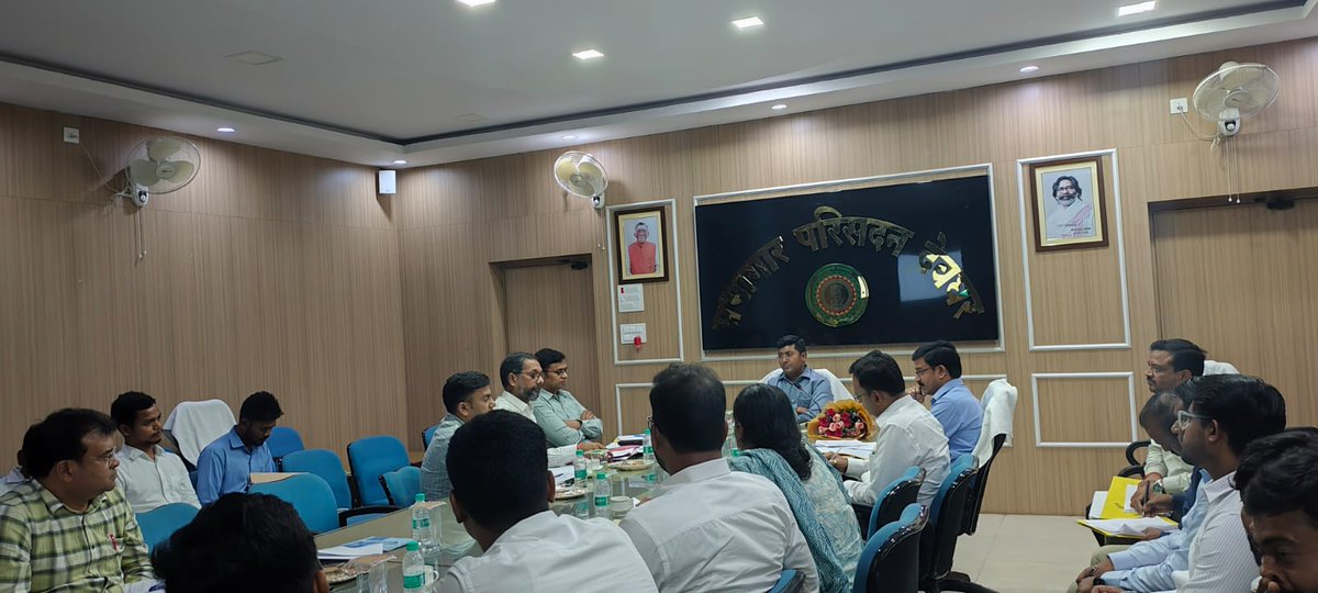 दिनाक 25.04.2026 को देवघर परिसदन में सचिव, परिवहन विभाग, झारखण्ड, रांची की अध्यक्षता में संथाल परगना प्रमण्डल, परिवहन विभाग के क्षेत्रीय पदाधिकारियों के साथ आहूत समीक्षात्मक बैठक आयोजित की गयी