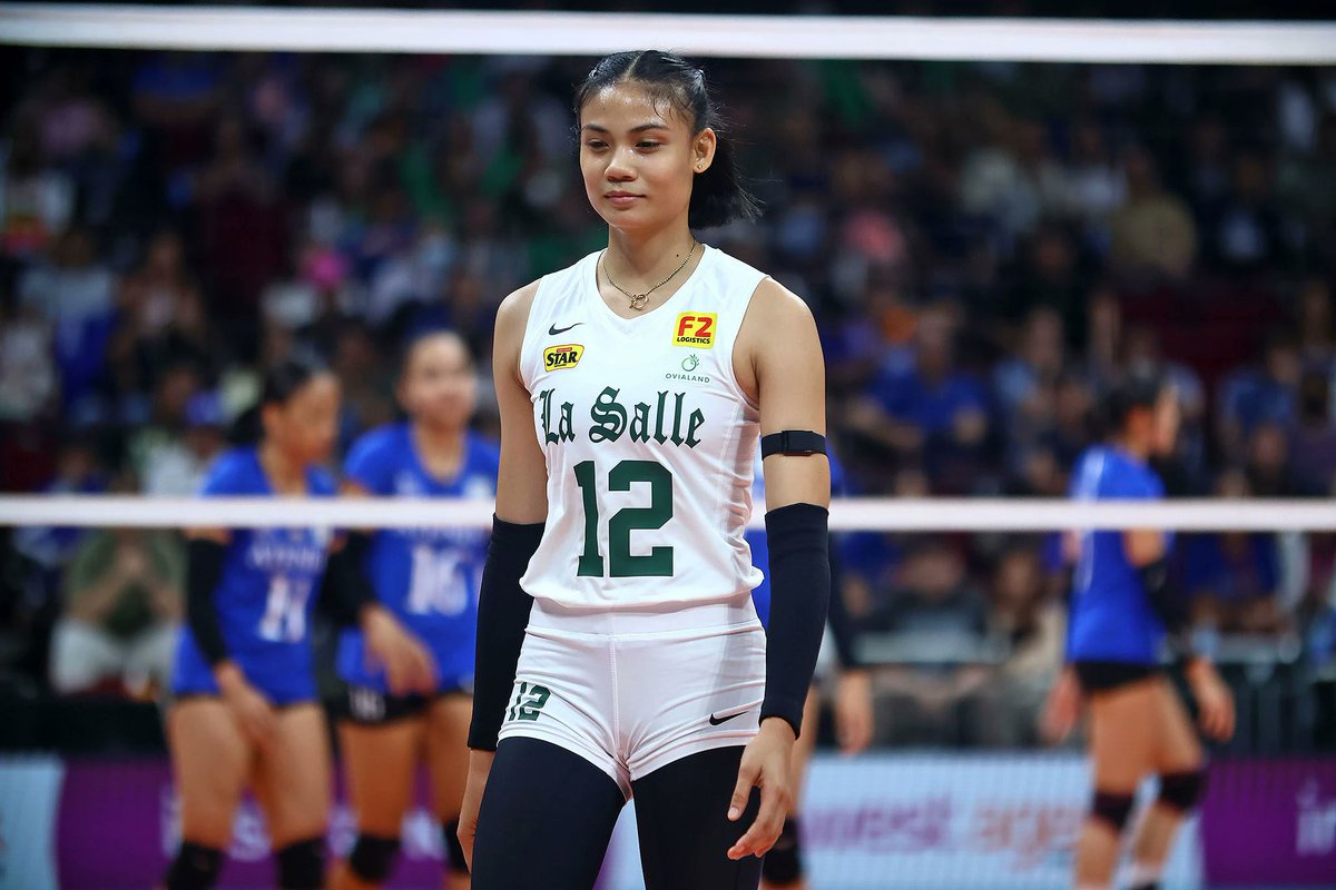 marrcuuus's tweet photo. Arah Panique and Angel Canino Showdown.💙💚

Grabe ang mga anteh—palong-palo! Parang iniisip nila na si Jia De Guzman ang commentator kaya todo pakitang-gilas. Baka kasi hindi sila bigyan ng set ni Jia sa Alas kapag shonget ang laro nila 😭😂 eme lang!
#UAAPSeason88 https://t.co/fwFT0E9Hhy