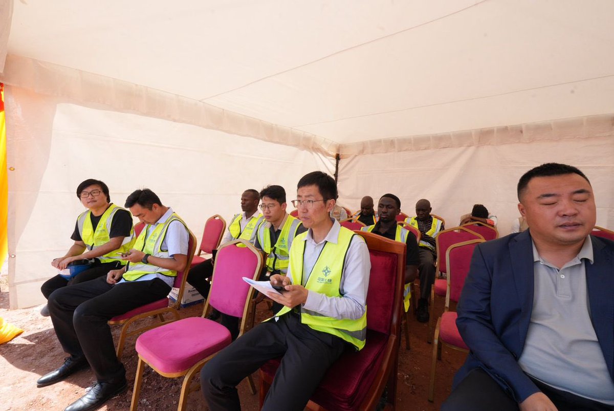 tonnybanz02's tweet photo. The Contractor is encouraged to prioritize employment for area residents, including casual labor, skilled work such as masonry and carpentry and opportunities for women in roles like food supply and flag-women services.
#KCCAatWork
#ForALivableCity
@KCCAUG @KCCAED @KCCASpox @Buzeki_Sharifah @BenonKigenyi @NuweDan