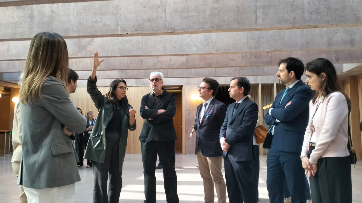 ComissioEuropea's tweet photo. Continuem celebrant el #DiadEuropa. Avui al nou edifici del @VHIR_
@ManuelSzapiro: "Un clar exemple de l'impacte dels #fonsUE en el benestar dels ciutadans, aquí a través de la recerca i innovació. Treballem plegats per protegir el sistema de salut universal, part de l’ADN 🇪🇺" https://t.co/RRvzL6ZnJk