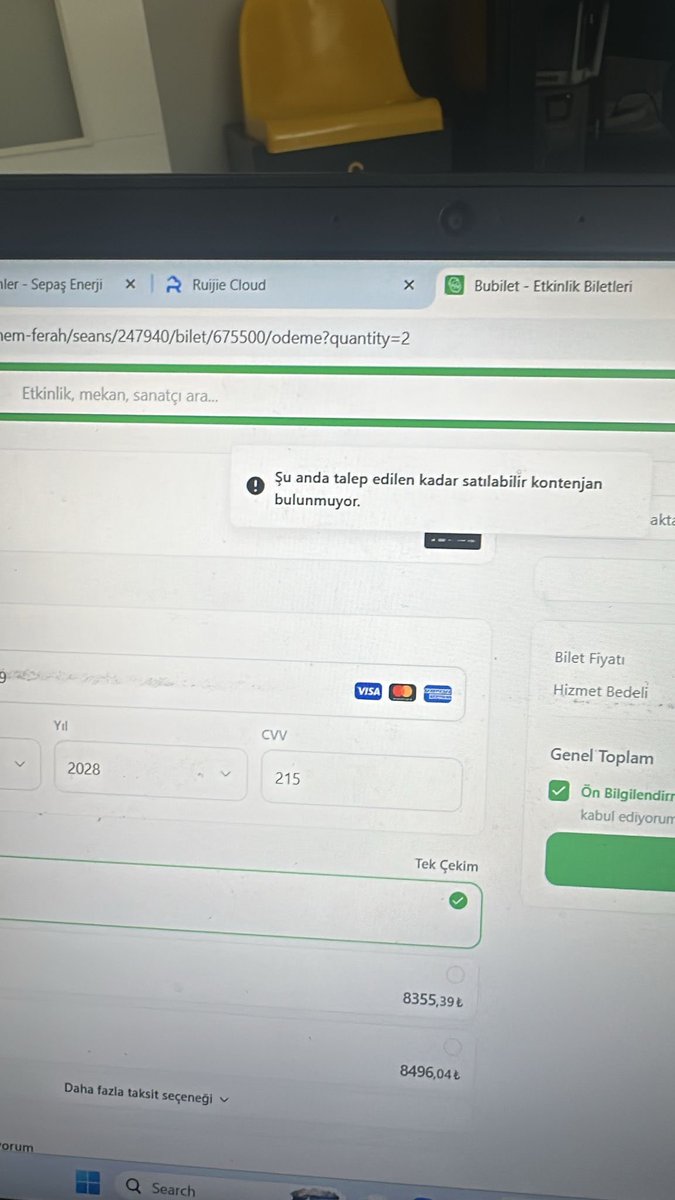 chloe_sble's tweet photo. Saatlerdir sıra aldık bekledik sonuç ne ?? @bubilet ödeme noktasına geldiğimiz halde biletimizi vermedi. Ayrıca biletler aynı anda karaborsada çıktı. Sisteminize S**çayım !! #şebnemferah https://t.co/wyZ2vGlRQO