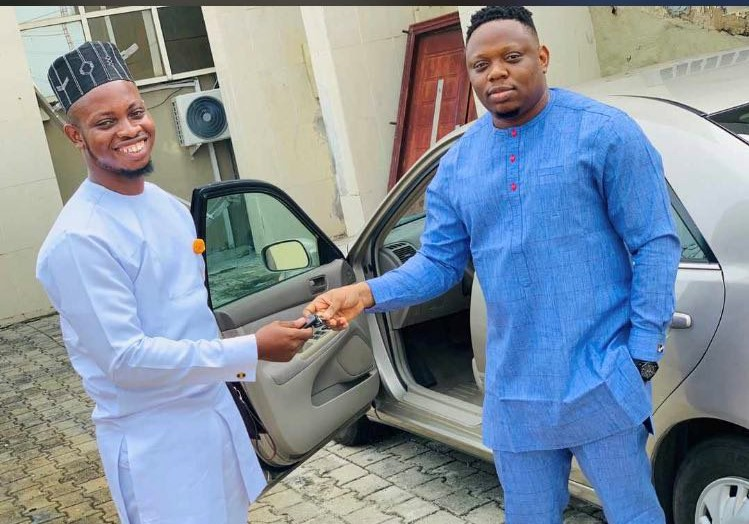 toyinomotoso's tweet photo. Einstein of marketing @bruno_nwogu, happy birthday to you.

I still remember this day you came to collect the Camry you won that year as the first top affiliate of 72IG.

And today, your marketing success and income has skyrocketed to higher levels.

May you continue to rise.

Enjoy!