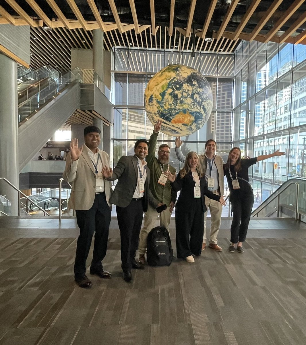3dsGEOVIA's tweet photo. 🌏 GEOVIA team spotted having a good time at #CIMConnect2026.

✨ Meeting customers, partners, fellow mining professionals, and diving into the conversations that matter most: innovation, efficiency, and the future of our industry. 

🤝 Thank you to everyone who made time for us. https://t.co/kIrkhSVKBa