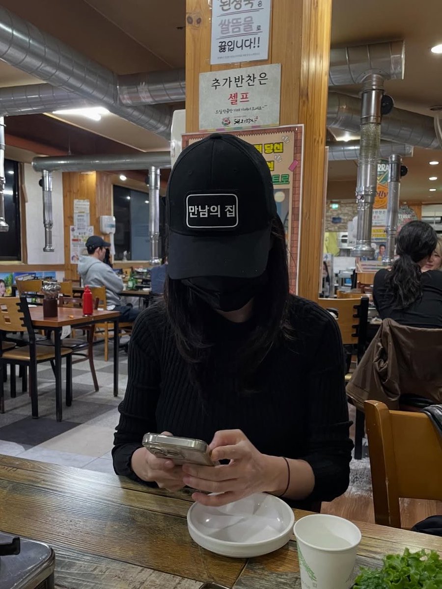 elleigh_sjh's tweet photo. HELLO SONG JIHYO OMG SHE’S SO BOYFRIEND 😵 https://t.co/iimJmtADv0