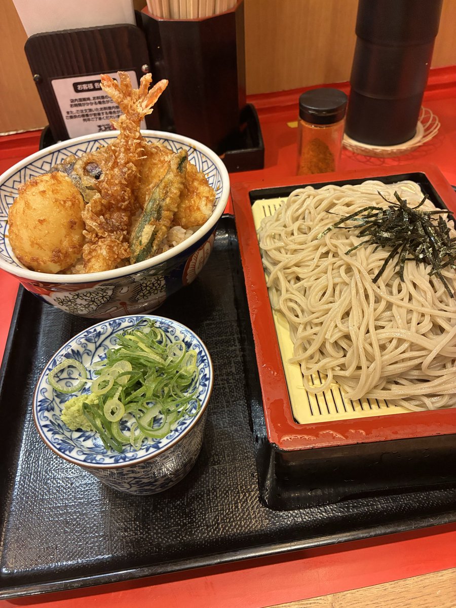hide3105777's tweet photo. 本日5/6☁️
GW終わりだ
最終日は天丼＆ざるそば https://t.co/vAttrLtNE0