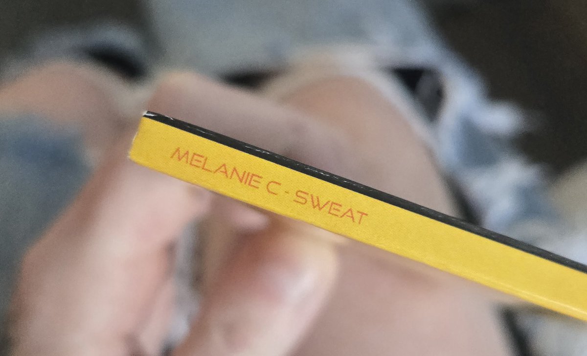 evann_lfc's tweet photo. Just noticed this on the side of Mel Cs Vinyl . Who the fuck is Melanine C ππ
Checked the CD and thats fine just the Vinyl is by an imposter it seems . Like What could possibly go wrong when making a vinyl ( pun intended )
#melaniec #MelC #sweat #sweatalbum @MelanieCmusic https://t.co/2Y3PmoTwqz