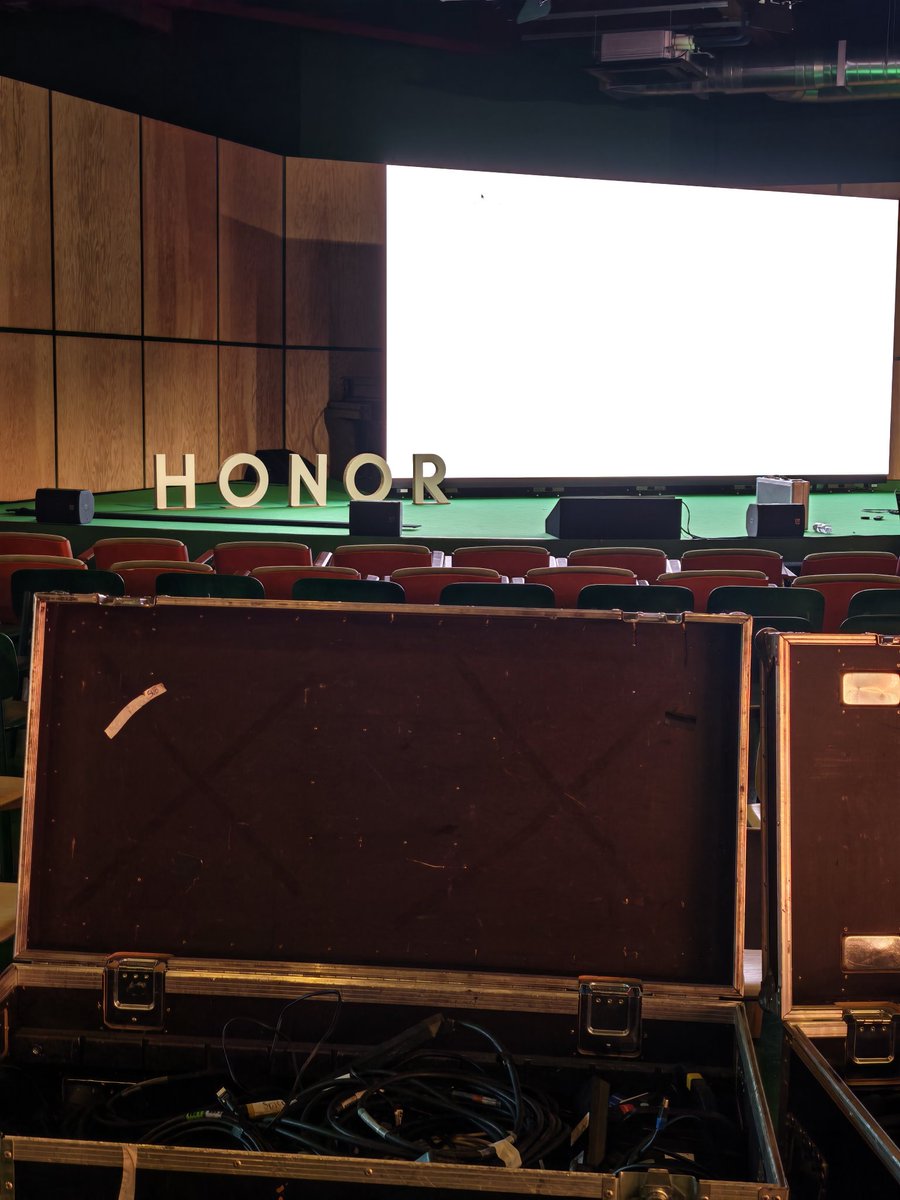 HONOR UK tweet media