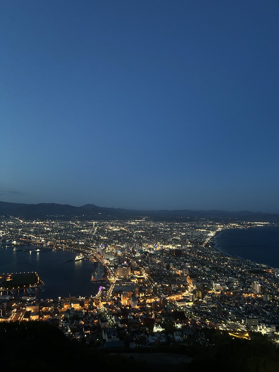 tomoei0801's tweet photo. 函館山なう
昔はこんなに混んでなかった･･･ https://t.co/Jqa1avd8pv