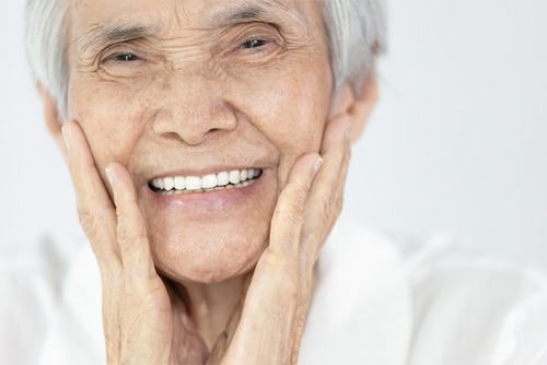 johnhopkins_dds's tweet photo. Watch this video to learn more about the longevity you can expect after receiving a set of dental veneers. #gulfport #implant #dentist https://t.co/kTovfVhhLI https://t.co/sg4i1RKjQ1