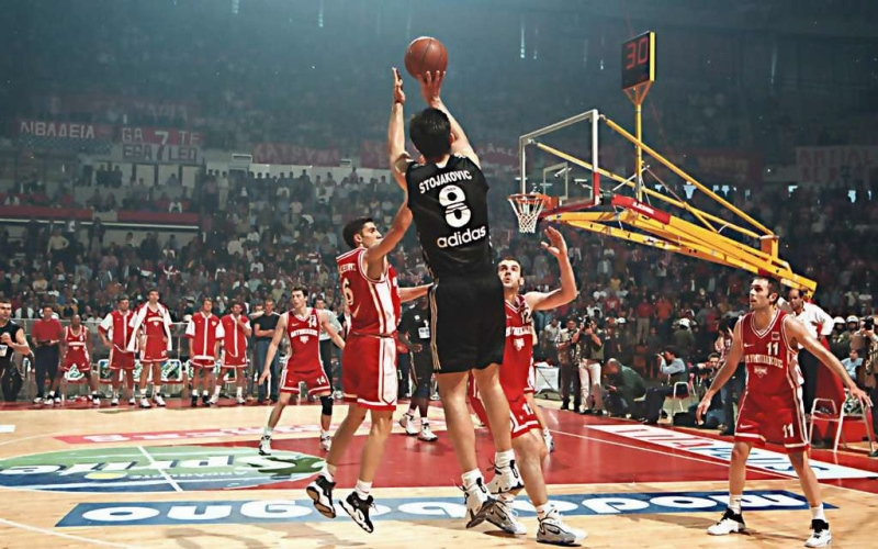 📅6/5/1998
Σαν σήμερα, ο Peja Stojakovic έστειλε τον ΠΑΟΚ στους τελικούς του πρωταθλήματος με ένα απίστευτο τρίποντο μέσα στο ΣΕΦ κόντρα στον Ολυμπιακό.
#PAOKBC