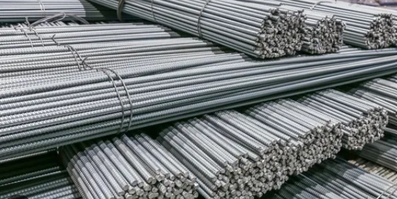 Babalogy001's tweet photo. Bro to bro: do you know that reinforcement prices as at 2019 is btw 165,000 - 185,000/ ton and as at today, it's btw N900,000 - N1,200,000/ ton? Depending on brand and quality.

Reinforcement comes in different sizes/diameters:
8mm = N4,500 - N6,000
10mm = N7,500 - N9,000
12mm = N10,000 - N13,000
16mm = N19,500 - N21,500, etc

Standard length is 12m. Market length is about 11.7m mostly.
 
1 ton of 8mm has about 210 pieces
10mm = about 135 pieces
12mm = about 94 pieces
16mm = about 53 pieces, etc 

If a project needs 145 tons of 16mm
= 145 x 1,050,000 = N152,250,000 (Averagely)

If it requires, 20 lengths of 12mm
= 20 x 11,000 = N220,000

Prices are also location dependent.

Who is in class?