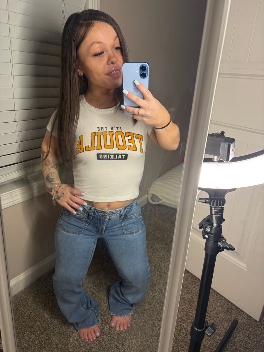 Kelseyy1665's tweet photo. Front or back? https://t.co/eHGugI9L3G
