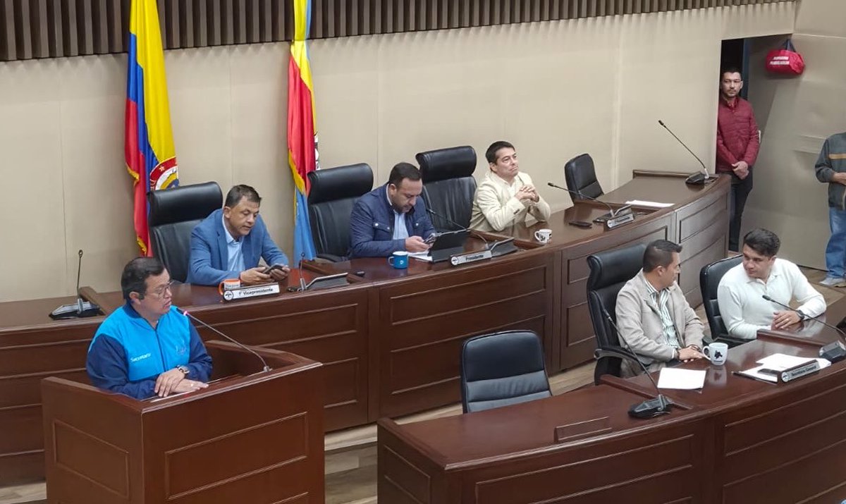 #EstaSemana En la Asamblea de Cundinamarca se dio inicio a las sesiones extraordinarias. El secretario de Hacienda, <a href="/LuisArmandoRQ/">Luis Armando Rojas Quevedo</a>, en calidad de delegado del gobernador Jorge Emilio Rey Ángel, realizó la instalación del segundo periodo de este importante espacio, que permitirá