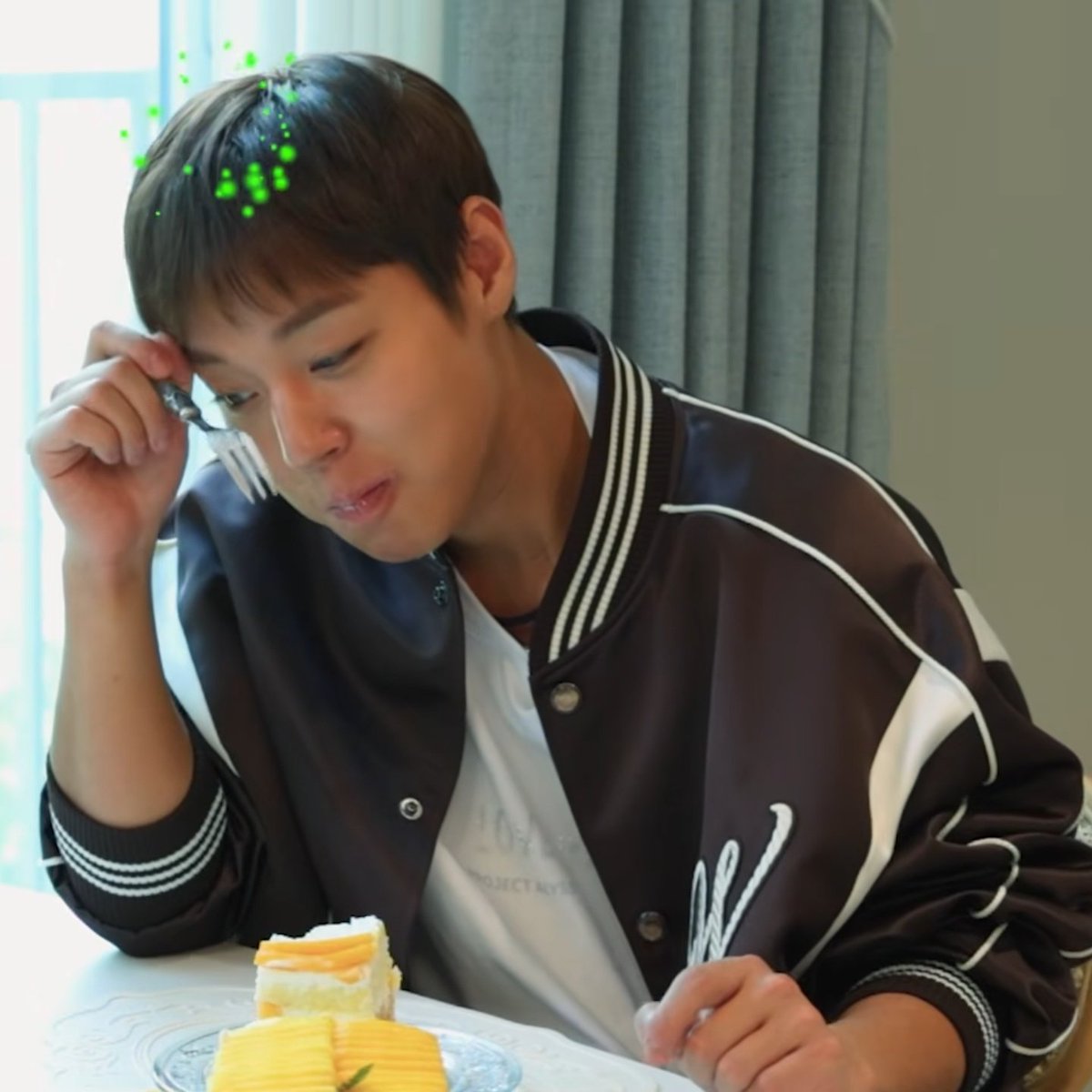 계절 tweet media