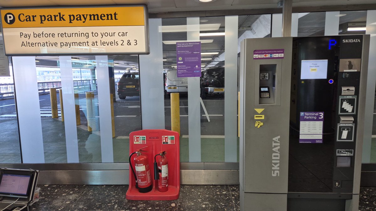 primadrive's tweet photo. Prima Drive Airport Transfer 
Meet and great.
One our of waiting and parking included in price. 
Nationwide service 🚘
https://t.co/kPhrXD4YPj https://t.co/nv22n9nzIQ