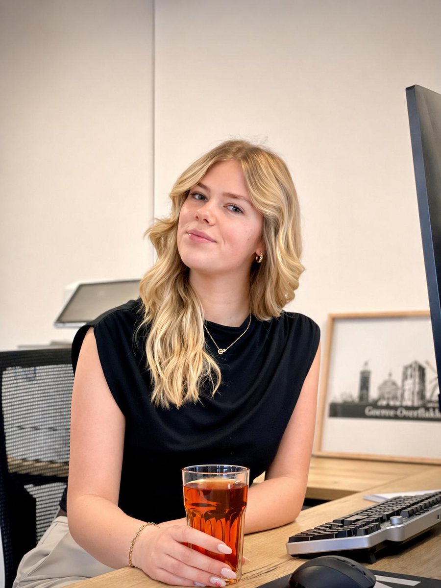 KWmakelaars's tweet photo. Hi! Mijn naam is Sanne Immerzeel en ik ben de nieuwe stagiair bij Krieger en Witte makelaars.🏡

Ik volg de opleiding Marketing &amp; Communicatie Specialist en ga mij de komende tijd bezighouden met onder andere de social media.📸

Ik kijk ernaar uit om hier aan de slag te gaan!😊 https://t.co/xjsGzc0n30