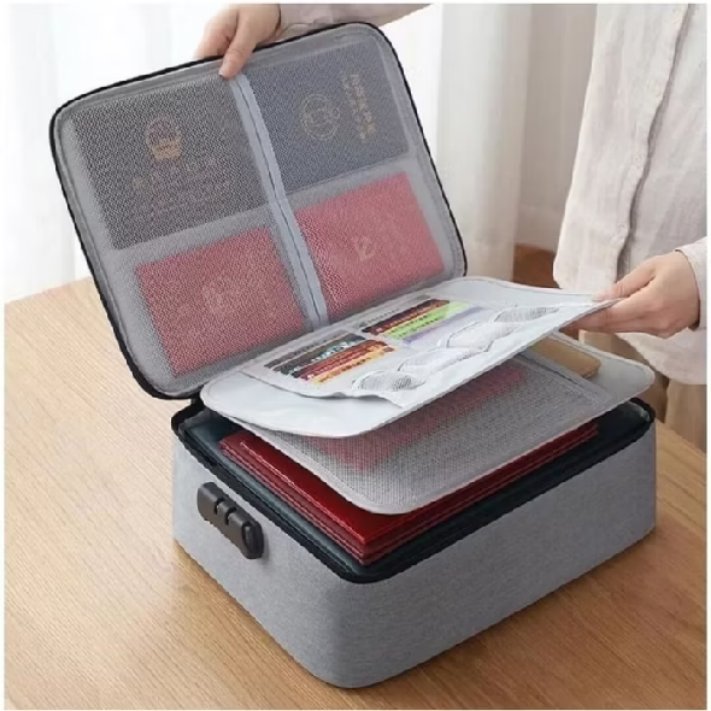 Uvely6's tweet photo. Dokumen penting masih numpuk di laci? Bahaya kalau hilang! 😰  
*Tas Dokumen Travel Storage Box* ini penyelamat paspor, akta, sertifikat, buku tabungan biar nggak tercecer. Desain koper mini + kunci kode, isinya super rapi dan aman.  
https://t.co/mod6ioEcIs https://t.co/RyyqRdRDoo