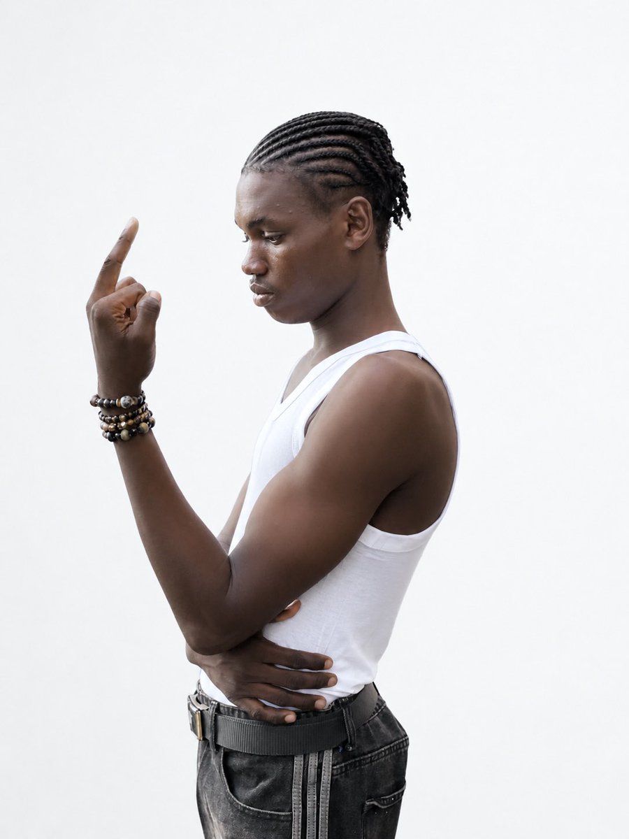 i_am_samojay's tweet photo. New face, same mission. Post 3 🎯 #AspiringModel #NigerianModel https://t.co/g6iaWlyuPL