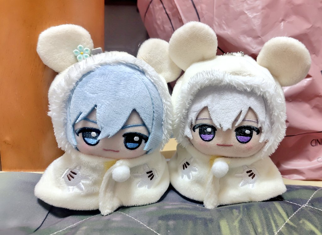 ちびぬいちゃん、でずにーのシークレットポンチョぴったりすぎる⋯
このポンチョのいいとこってちゃんとチェーン部分穴があるから、そのまま吊るすこともできるとこね
落とすの怖いから外ではやらんけど