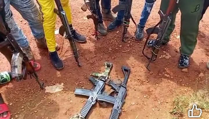 Breaking: Mbveh–Kumbo — Tensions remain high in the area. Reports indicate that special forces have engaged suspected militants, with casualties reported among Cameroonian forces. Ambazonia-aligned sources are urging residents to stay vigilant. Please remain alert, avoid