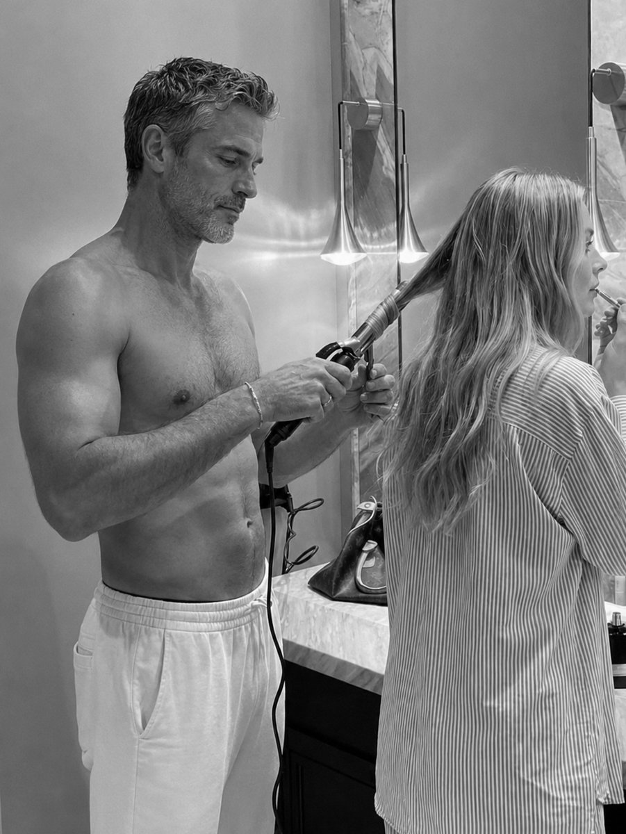 Stark3000Stark's tweet photo. When my Dad helps me do my hair, I feel truly special. Such a simple little thing means so much to me. It’s our everyday ritual. Around you, I feel important, cared for, and noticed. It gives me an incredible sense of calm. It’s a little moment of peace before another day begins. He focuses only on me, patiently brushing through all the tangled strands without the slightest hint of irritation. I honestly couldn’t wish for a better man