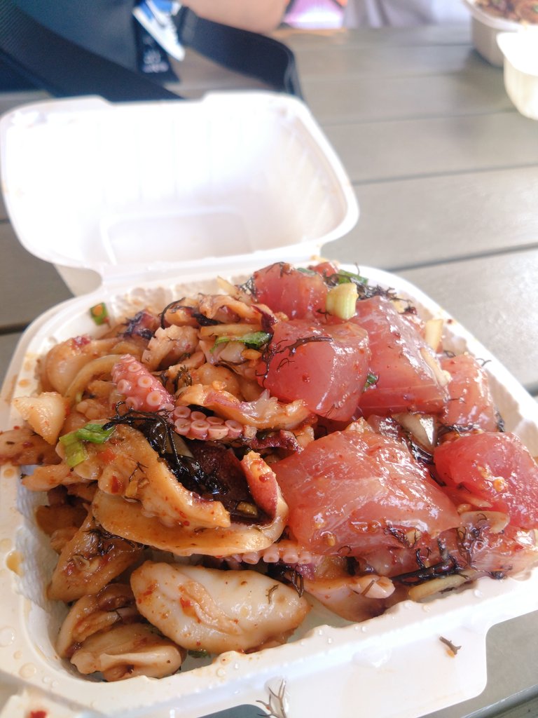 APEXEPAPEX's tweet photo. 明日から仕事なので、最後にハワイ飯

★ウルフギャングステーキのTボーンステーキ
★カクテルシュリンプとマグロのタルタル
★オノシーフードのポキ丼
★ジョバンニのガーリックシュリンプ

全部美味しいよー！
明日からまた頑張ります！
幸せでした！ https://t.co/zsOR1zIP93