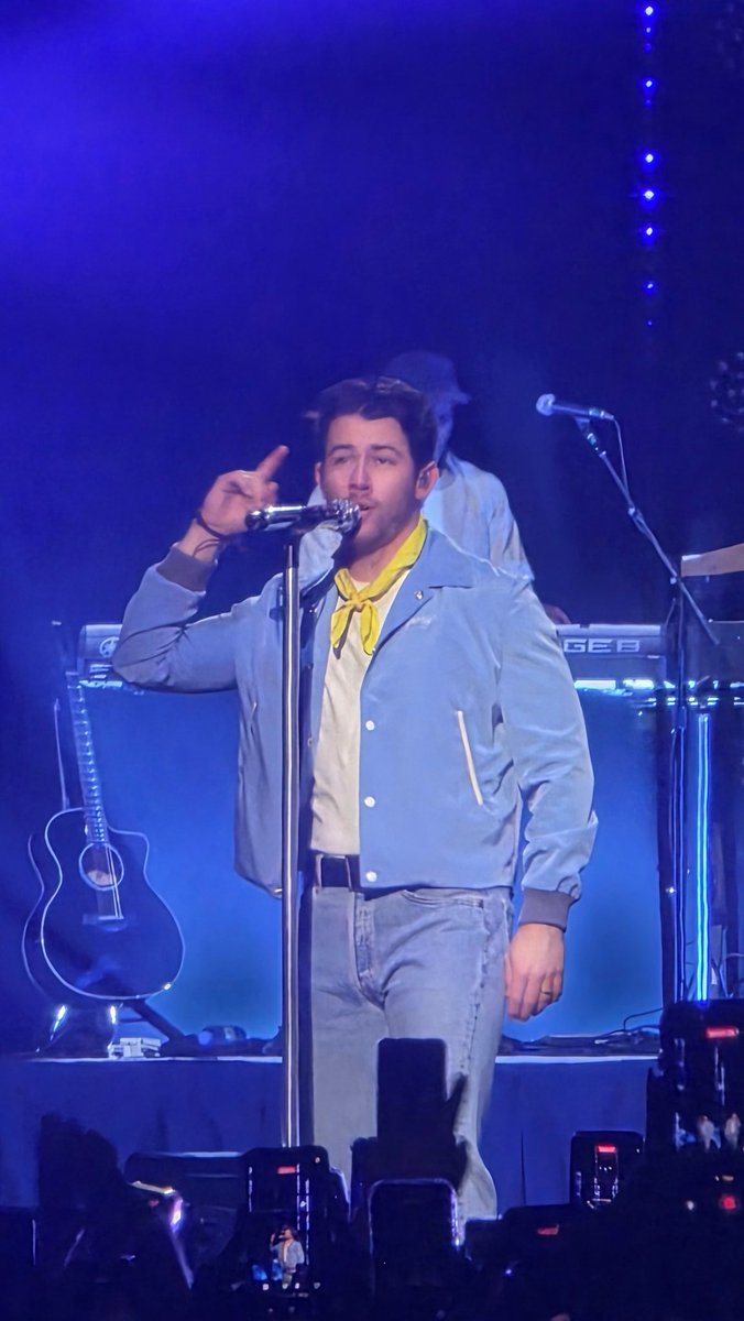Rochi_ICorrea's tweet photo. Los Jonas Brothers fueron la primera banda que despertó mi interés cuando apenas tenía 9 años, gracias a Disney Channel. Su música me acompañó en todo momento.
Nunca pude ir a ninguno de sus recitales por cuestiones económicas hasta hoy, 17 años después. Gracias totales. Los amo. https://t.co/oEUzg8KPTM