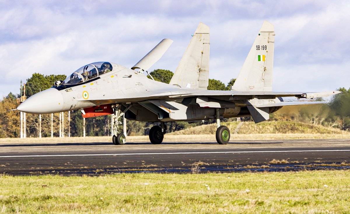 Tankovez's tweet photo. A beautiful photo of the Su-30MKI. https://t.co/Rsk2cH1Zpj
