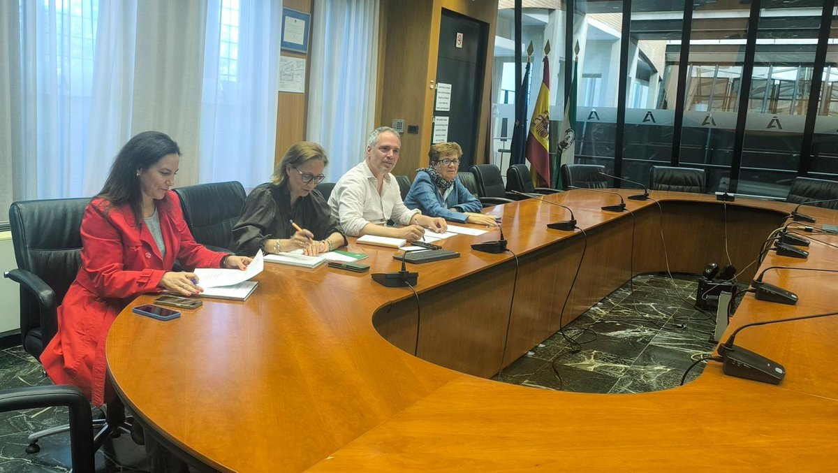 IAAPJunta's tweet photo. 👥 En el día de hoy se ha reunido la comisión de seguimiento del convenio suscrito entre el #IAAP y la Cámara de Cuentas para proponer adenda modificativa para la cesión de acciones formativas.

💪 Seguimos avanzando hacia una Administración más útil y cercana. https://t.co/WgSMq6EhR6