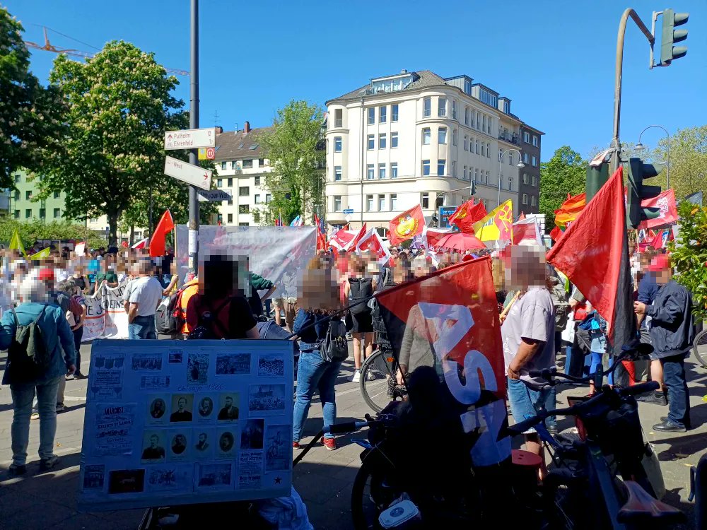 AnarchoMuenchen's tweet photo. ASN-IAA beim 1. Mai in Köln  Fotos der Bündnis-Demonstration, die vom Hans-Böckler-Platz durch die Innenstadt zum Heumarkt lief, wo wieder das große Straßenfest der Gewerkschaften und linken Parteien stattfand. 

Anarcho-Syndikalistisches Netzwerk  Köln 🌐 https://t.co/QZxY52mnQ3 https://t.co/GWxb23Hs2o