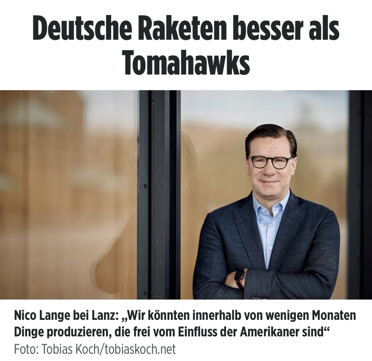 SevimDagdelen's tweet photo. Russland-Fresser Nico Lange trommelt im ZDF für Marschflugkörper „made in Germany“ – V2 2.0
Nach der Absage der US-Raketenstationierung in Deutschland zeigt der „Militärexperte“ Nico Lange bei Markus #Lanz den Weg: Deutschland könne Marschflugkörper wie Trumps Tomahawks auch selbst bauen. Raketen „made in Germany“ wären sogar besser als das amerikanische Original.
Lange bei Lanz: „Wir könnten innerhalb weniger Monate Dinge produzieren, die frei vom Einfluss der Amerikaner sind, mit einer Lieferkette in Deutschland, mit Technologien von Partnern, aber mit Produktion in Deutschland.“ Entscheidend sei, viele Raketen produzieren zu können, die kostengünstiger sind und „den gegnerischen Luftraum überfluten können“.
Marschbefehl für die Kriegsproduktion: „Das muss man jetzt mal in wenigen Monaten schaffen und dann ist die Lage auch eine andere. (…) Und ich weiß auch, dass einige da schon ganz gute Ideen haben.“ 
Frage für einen Freund: Wer finanziert eigentlich das „Institut für Risikoanalysen und Internationale Sicherheit“, dem Nico Lange vorsteht? 

https://t.co/hfJaloGNnv
