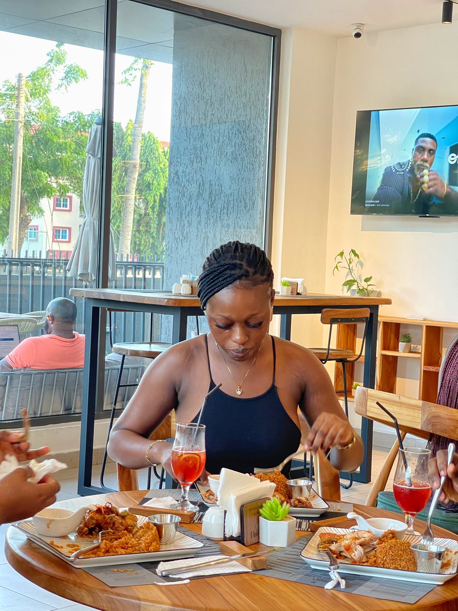ElmCafeGh's tweet photo. We love seeing our guests enjoy their meals. Happy Wednesday! https://t.co/g31EcVmXZ7