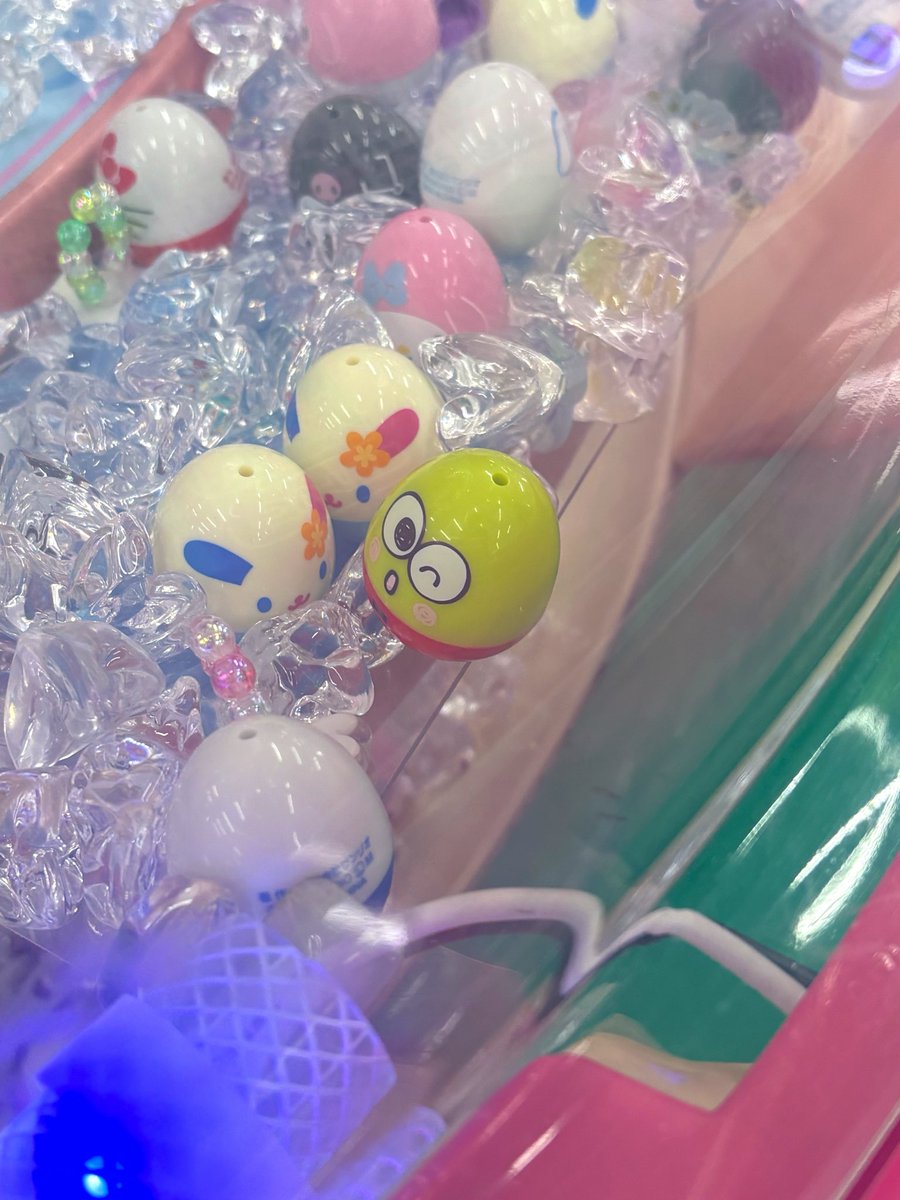 keromai0331's tweet photo. 落ちそうで落ちないけろっぴ https://t.co/gPrsgMQ7cn