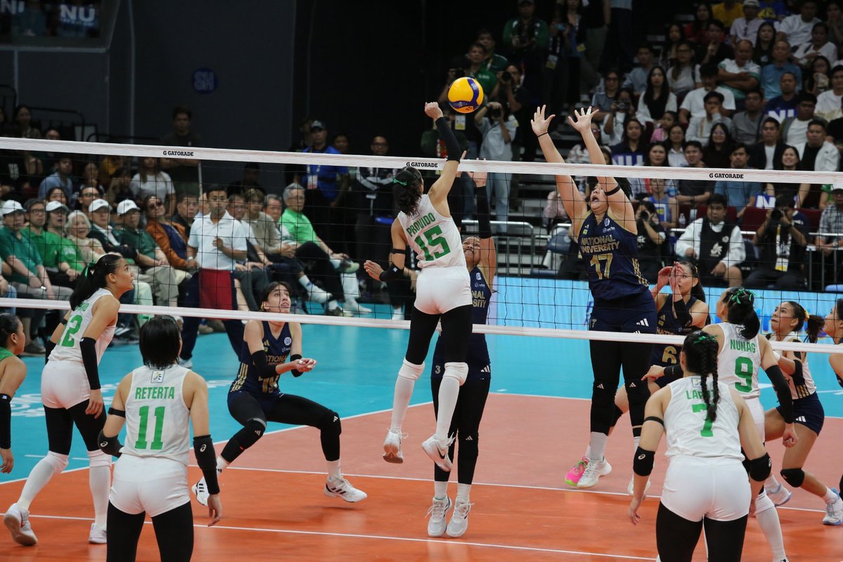 ABSCBNNews's tweet photo. LADY SPIKERS TAKE GAME 1 🏹

JUST IN: De La Salle Lady Spikers sweep NU Lady Bulldogs in Game 1 of the Finals, 25-23, 25-18, 25-18, to move closer to the #UAAPSeason88 women's volleyball title. (📷: Jonathan Cellona, ABS-CBN News) | via @kennedyzcaacbay 
https://t.co/xiN9qvm1IQ